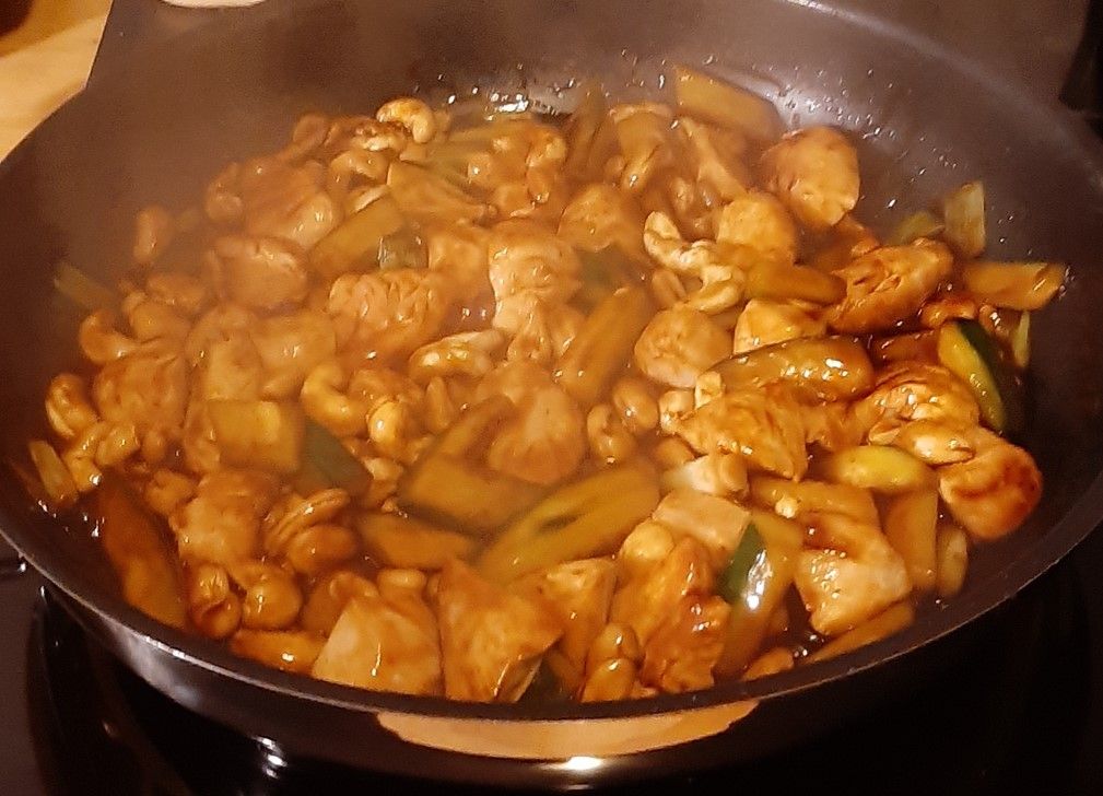 Huhn mit Cashews und Gurken
