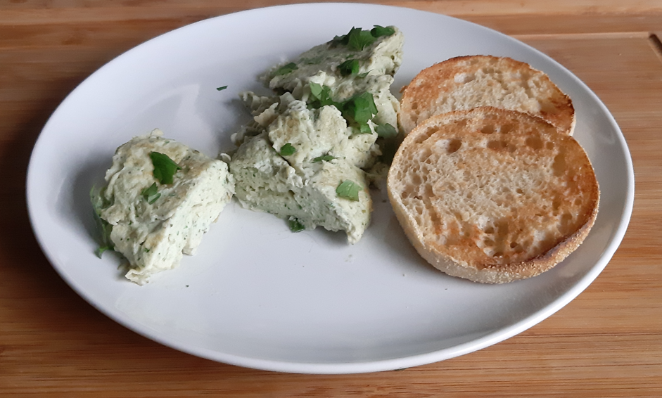 Omelette mit Käse und Kräutern