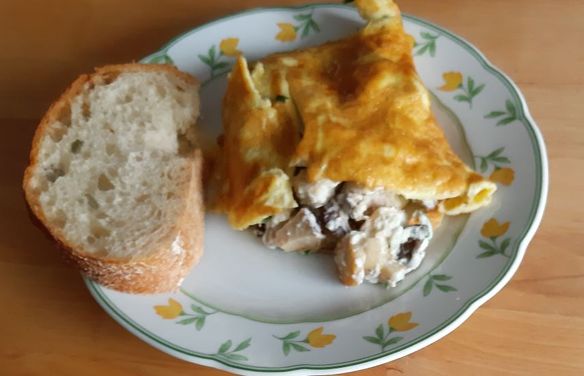 Omelette mit Pilzen, Räuchertofu und Ricotta