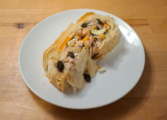 Knuspertorte mit Gemüse und Feta