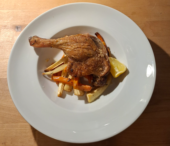 Entenkeulen mit Wurzelgemüse