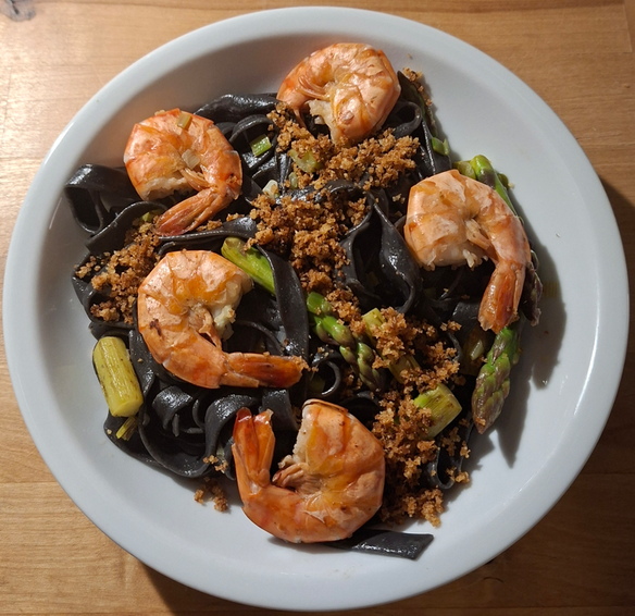 Tagliatelle mit Garnelen und Spargel